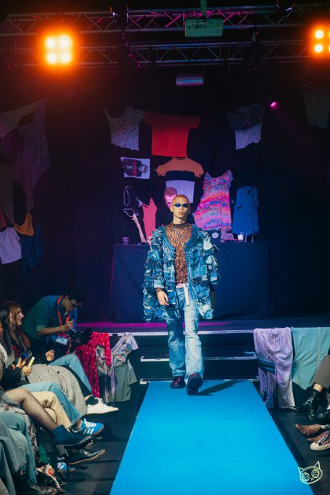 Duurzame & inclusieve fashionshow 'Walking Nine Lives' - Jongerenfonds B-YOU Tilburg